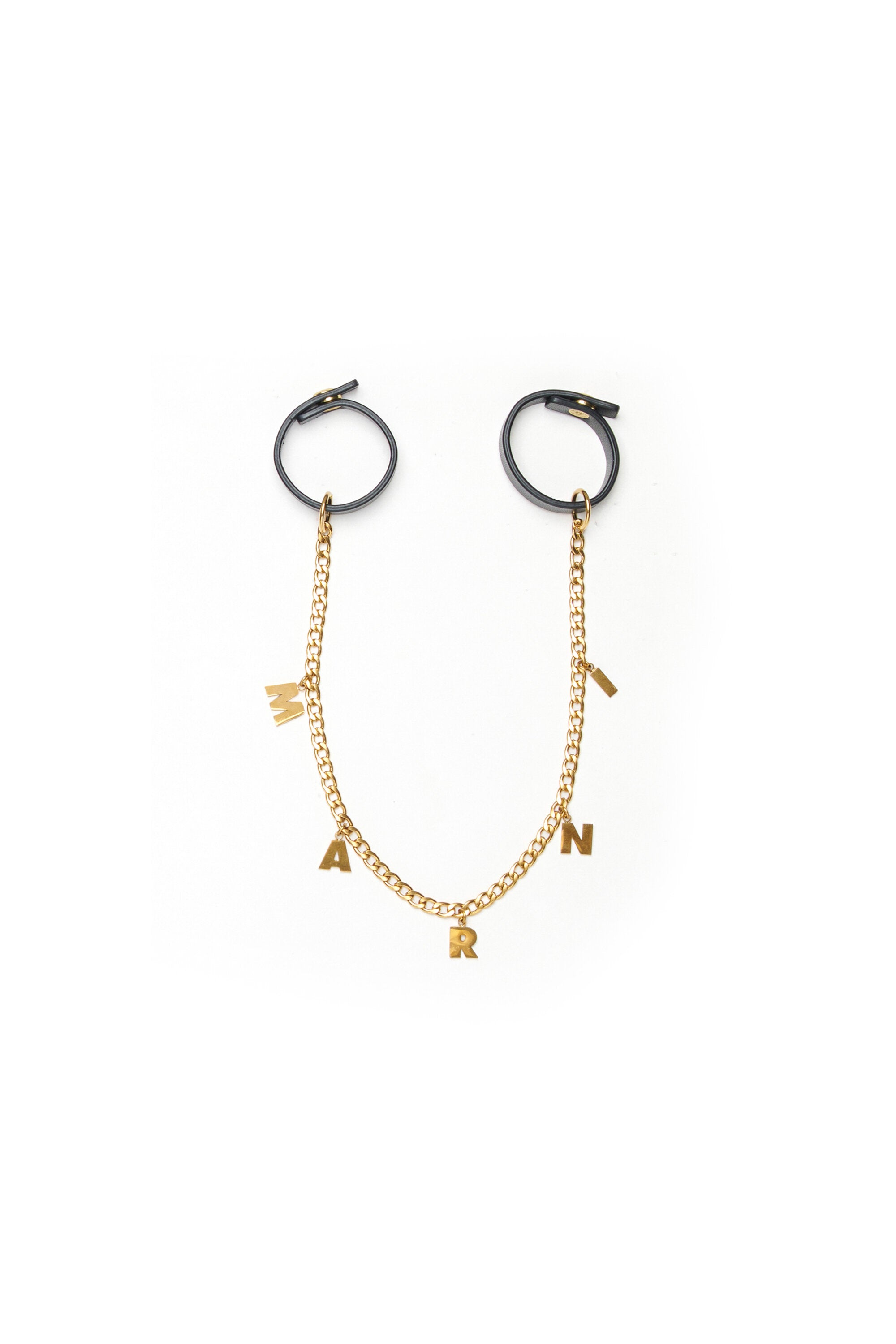 Charm con letras colgantes
