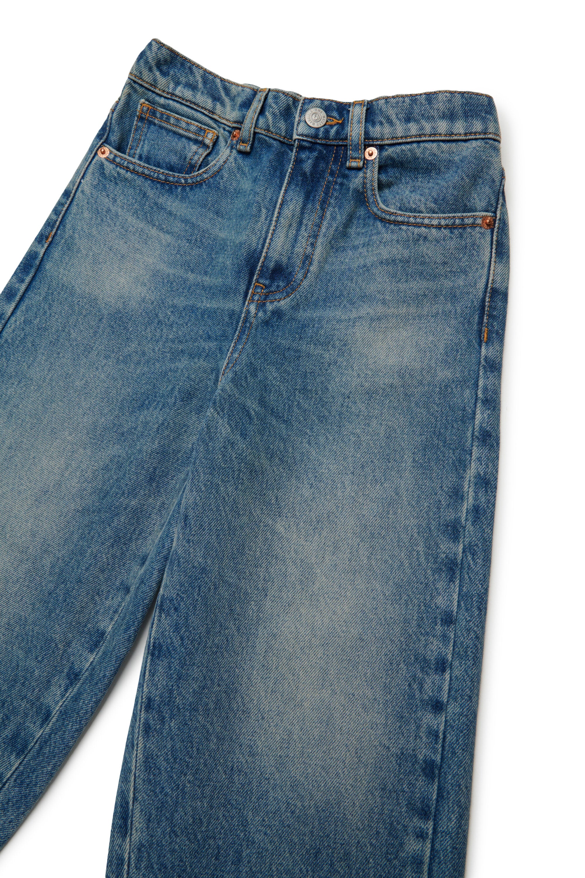 Medium blue shaded regular jeans with split