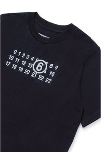 Camiseta rasgada con numeric logo