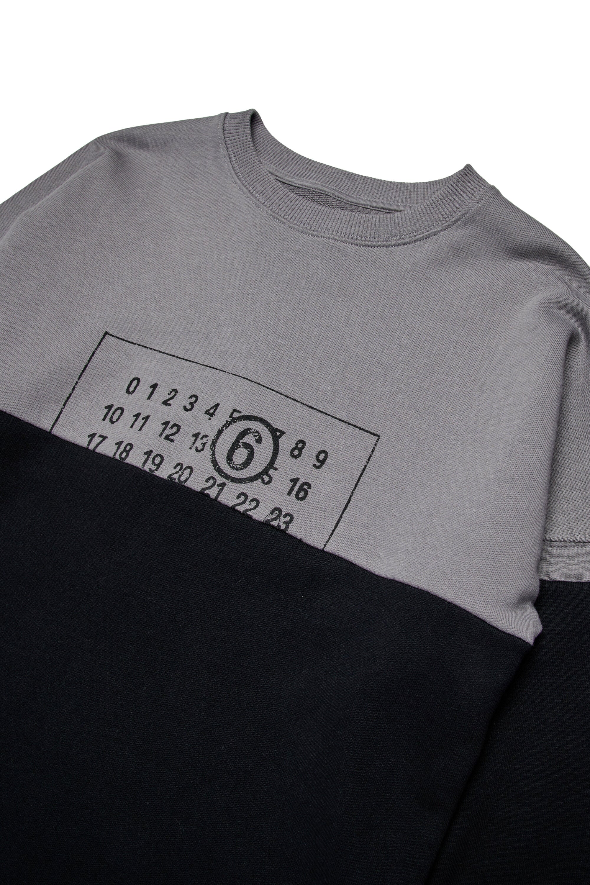 Sudadera de cuello redondo recortado en dos tonos