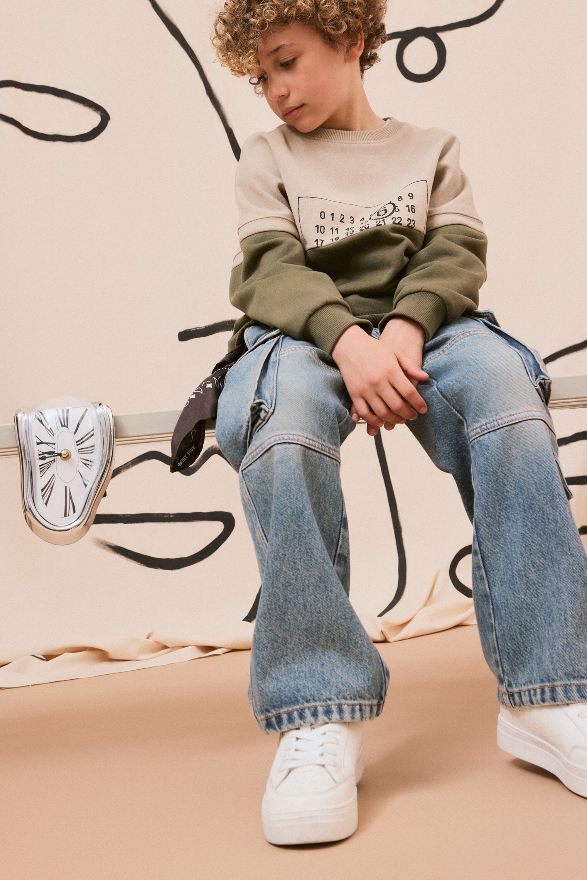 Sudadera de cuello redondo recortado en dos tonos