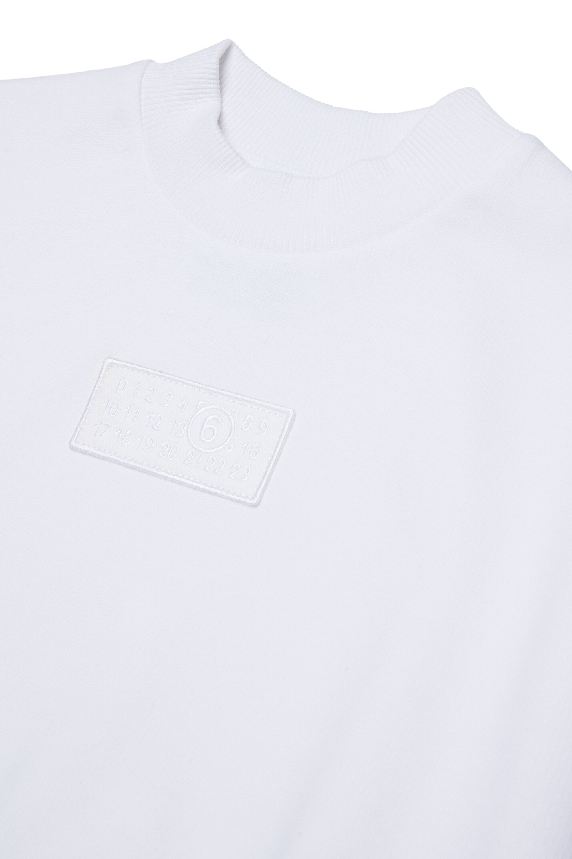 Sudadera de cuello redondo recortado con parche del logotipo numérico