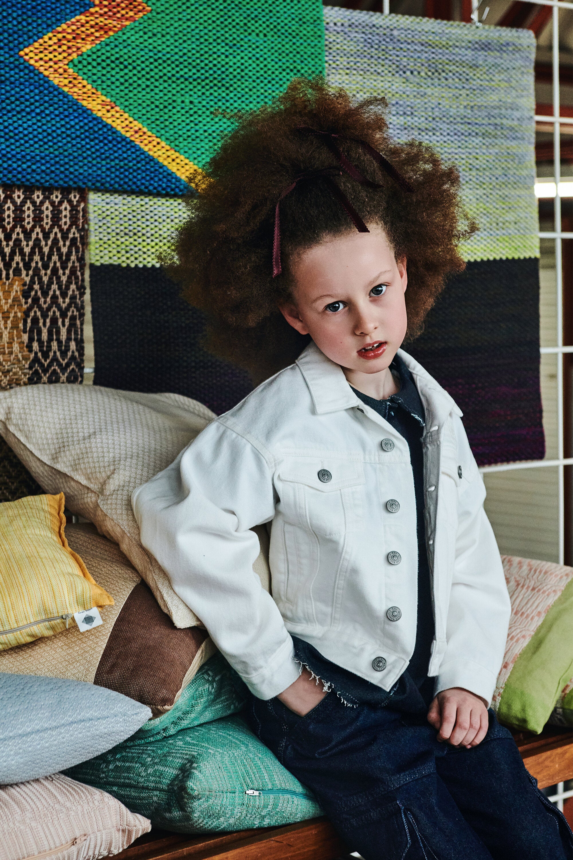 Chaqueta vaquera con logo estampado