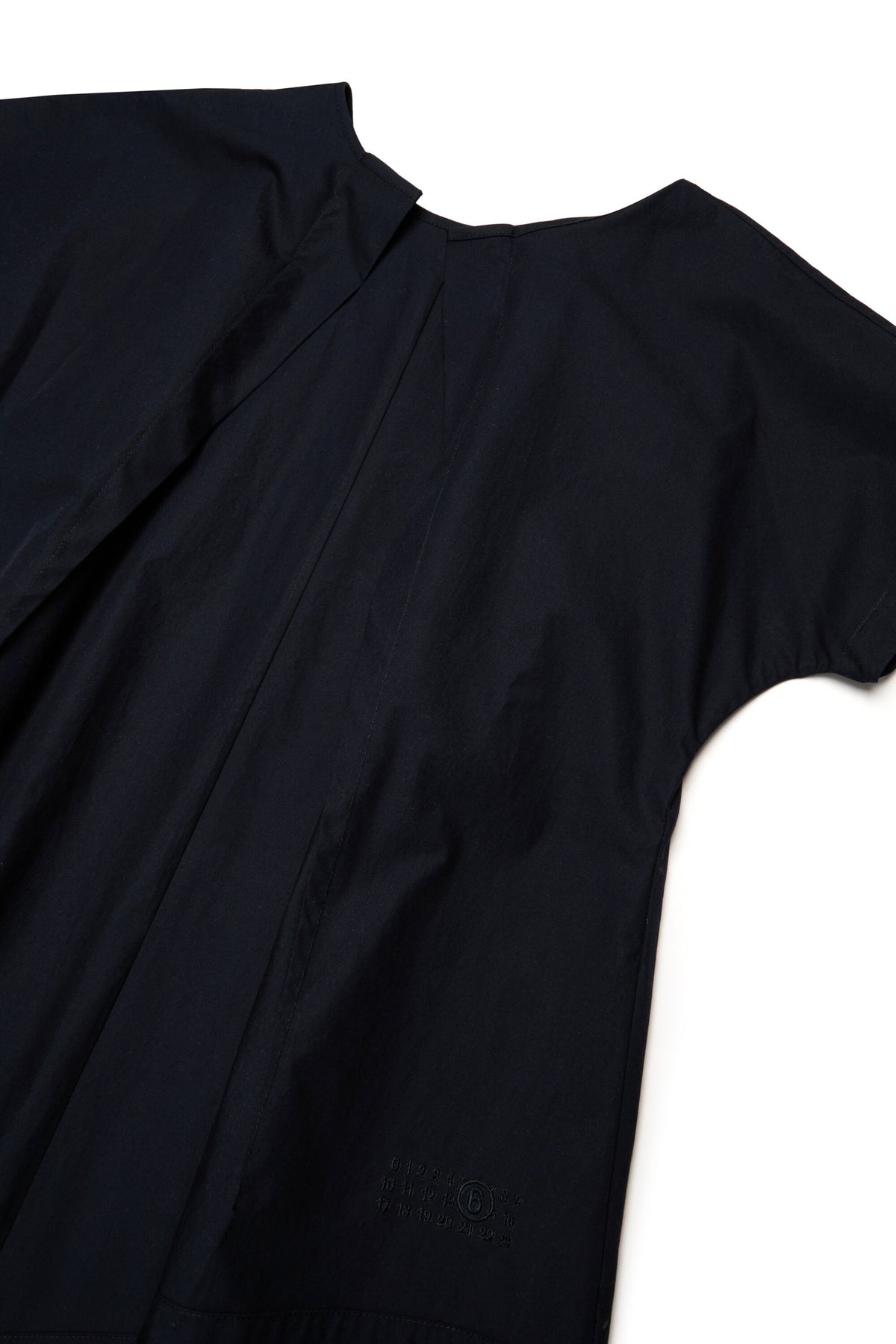 Vestido de manga corta con logo