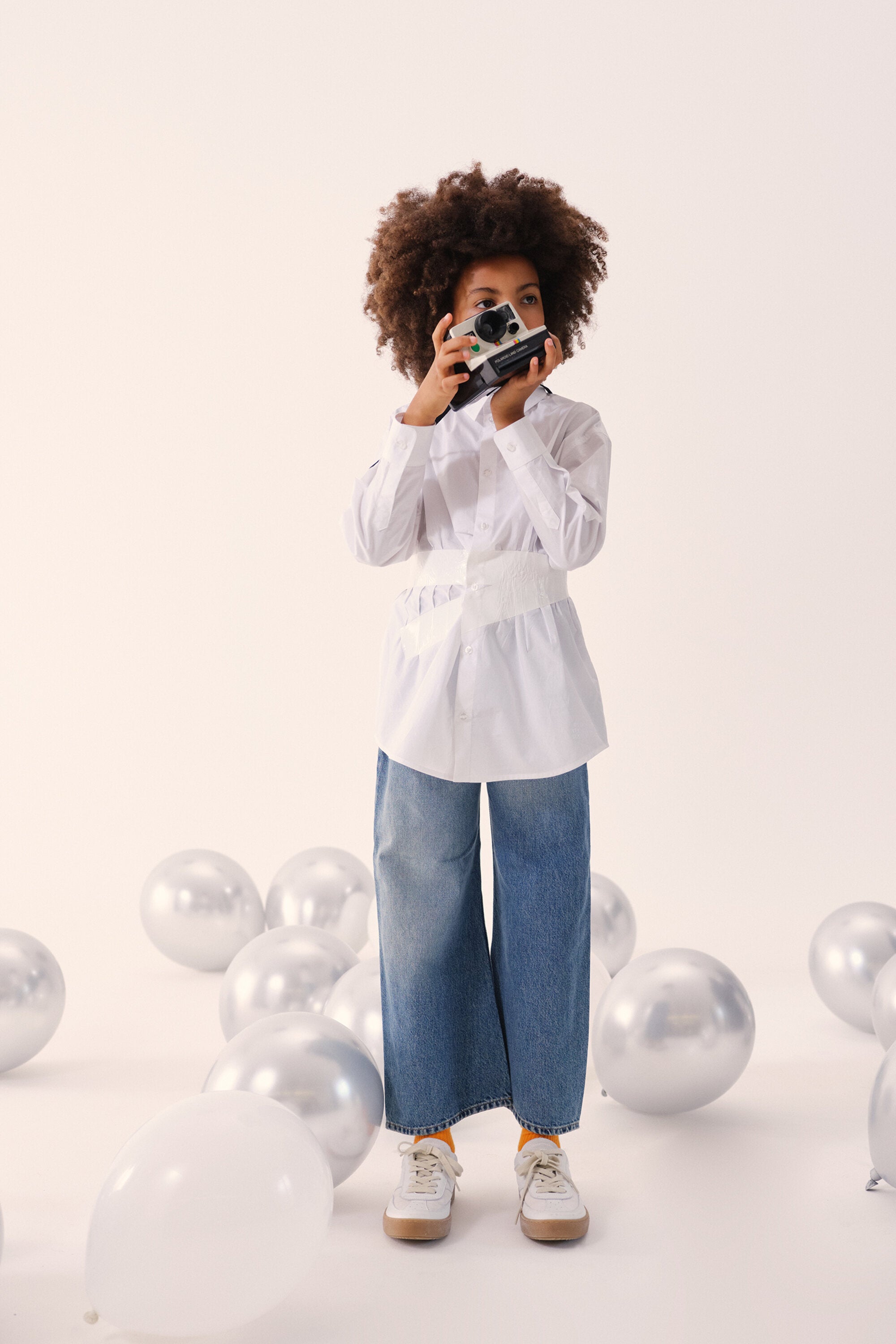 Camiseta con cinturón en la cintura