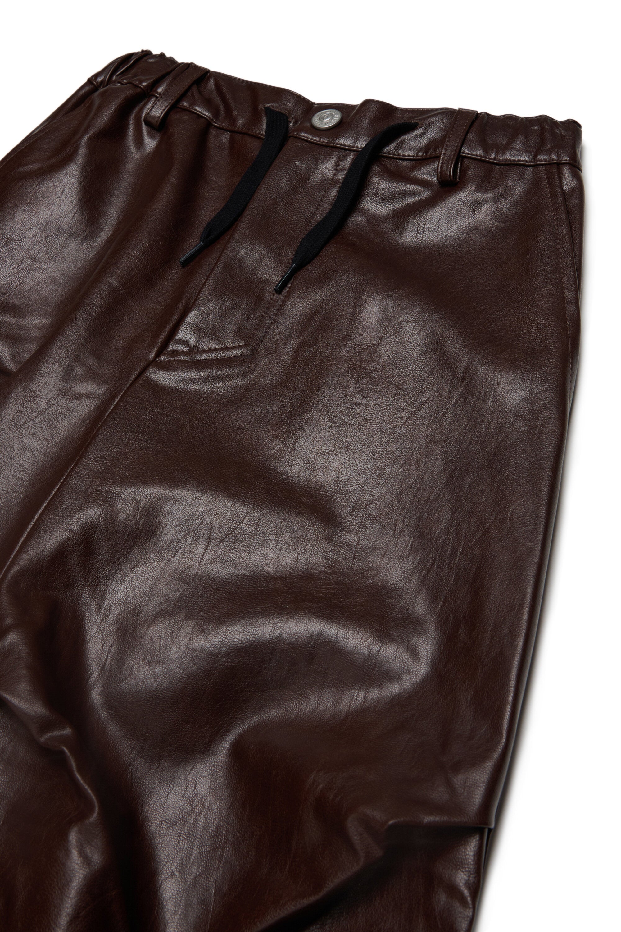 Pantalón corte wide efecto revestido