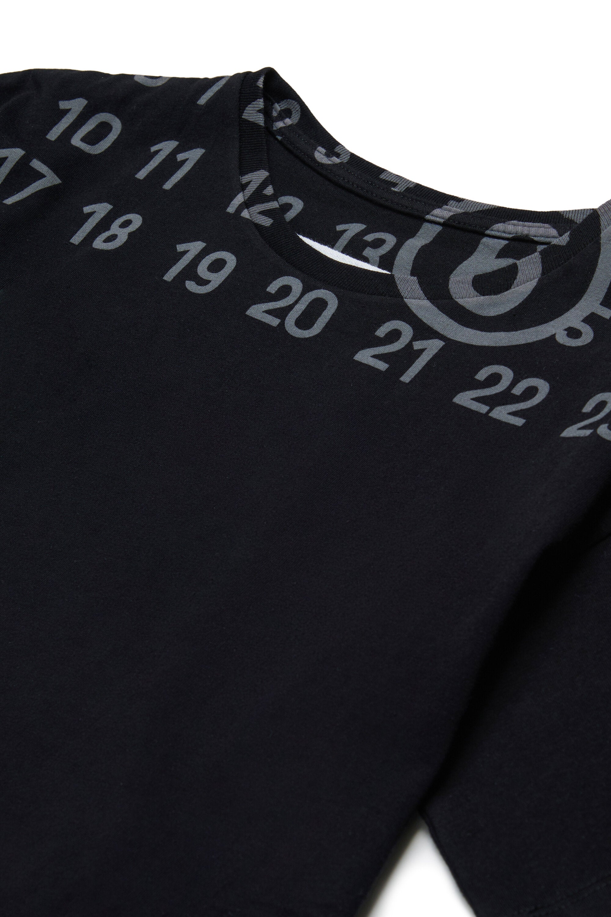 Camiseta con logotipo