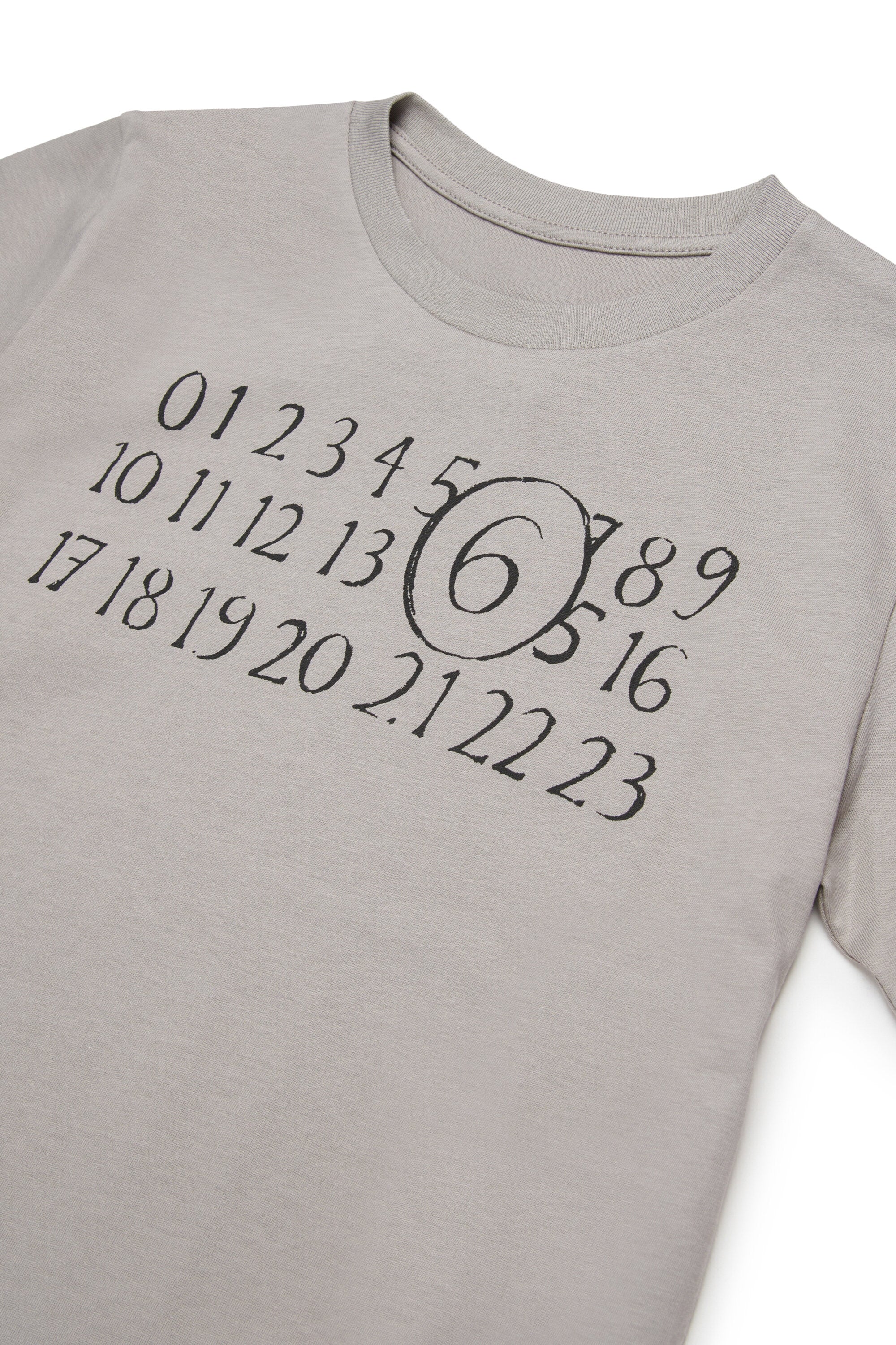 Camiseta con logo en el pecho