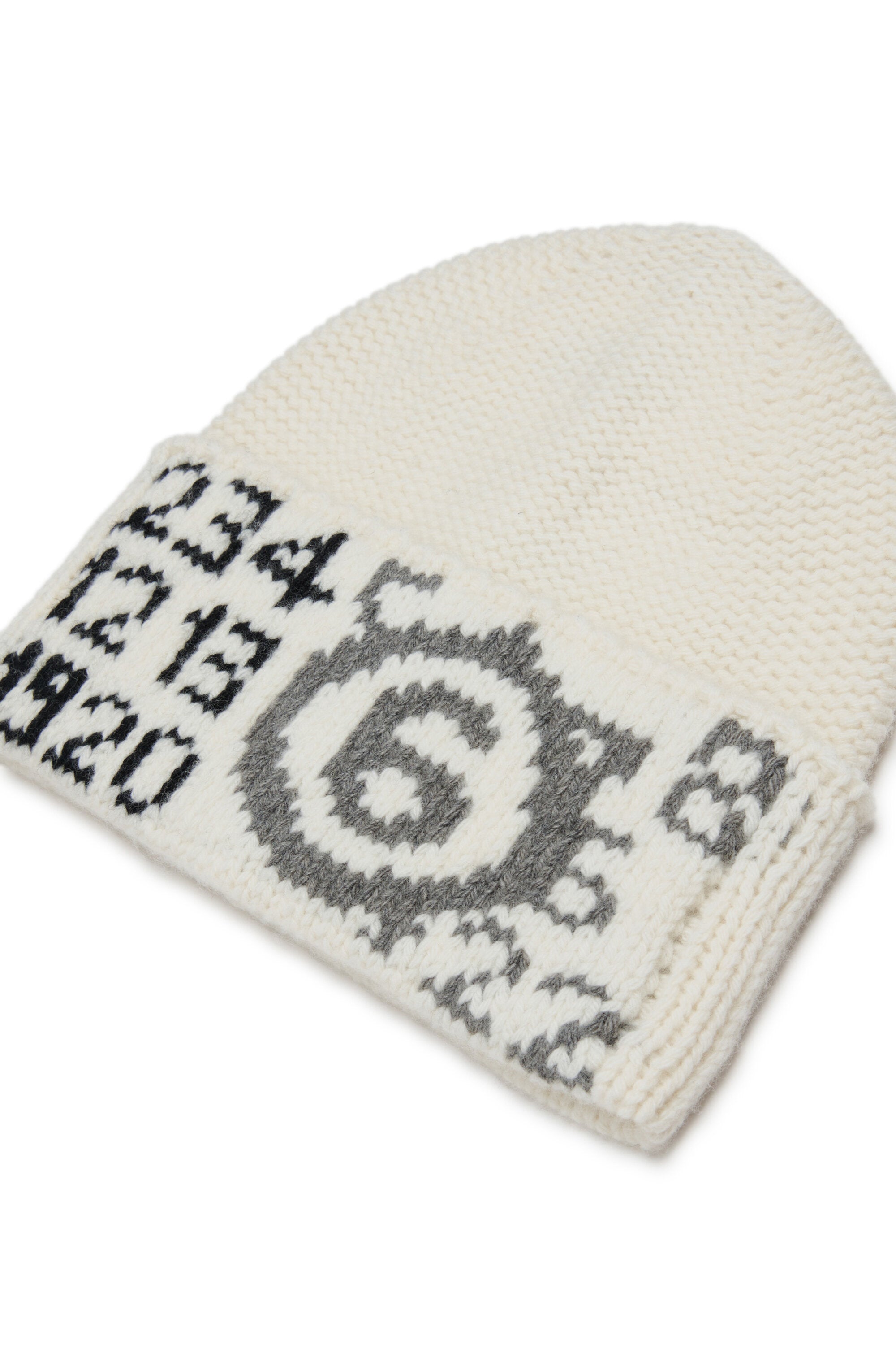 Gorra con logo numérico