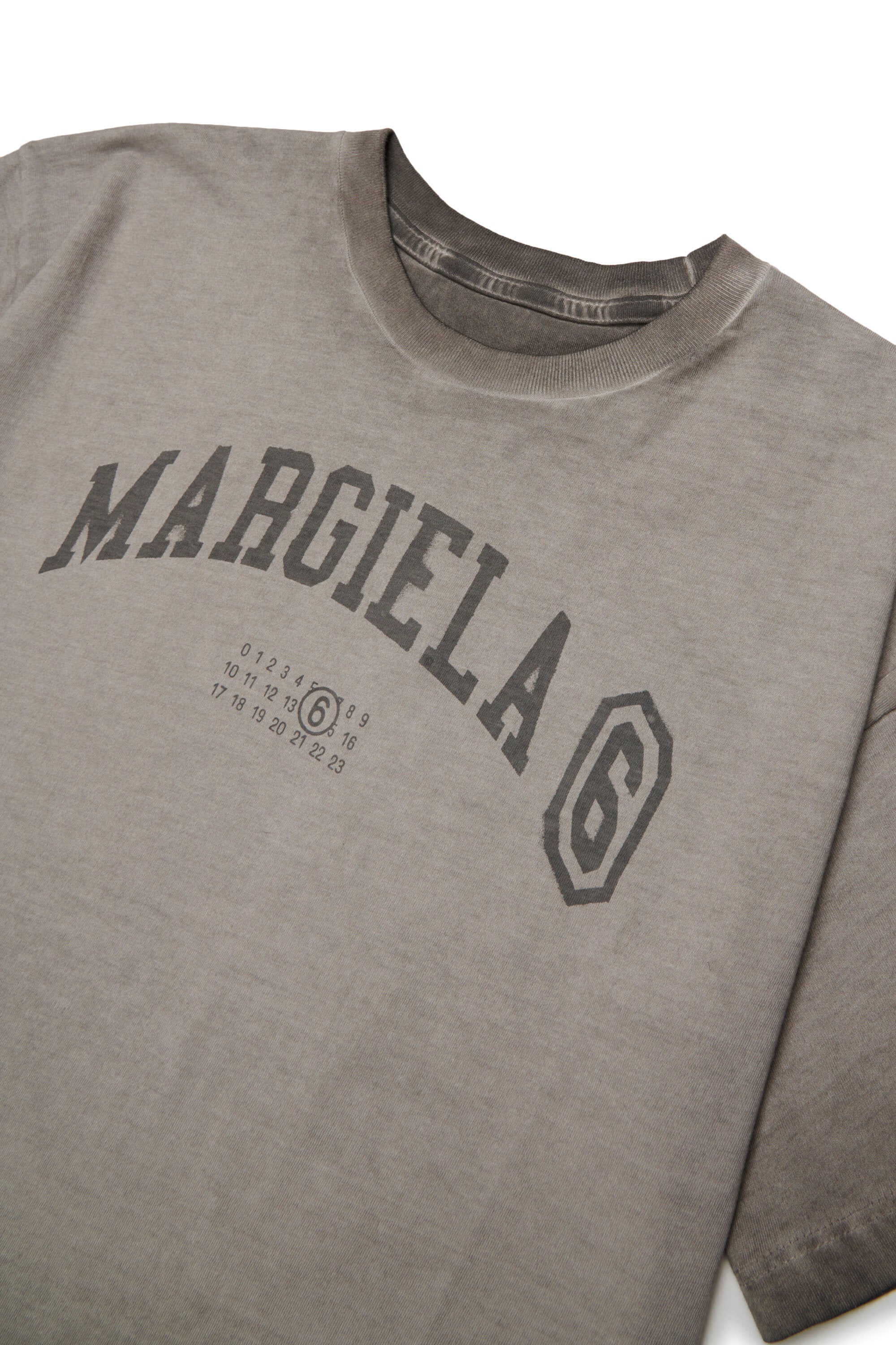 Camiseta de cuello redondo con logo