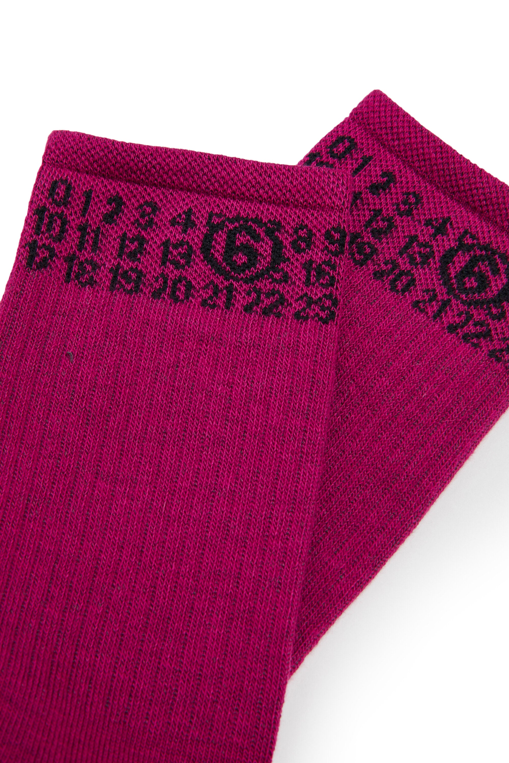 Calcetines con logo numérico