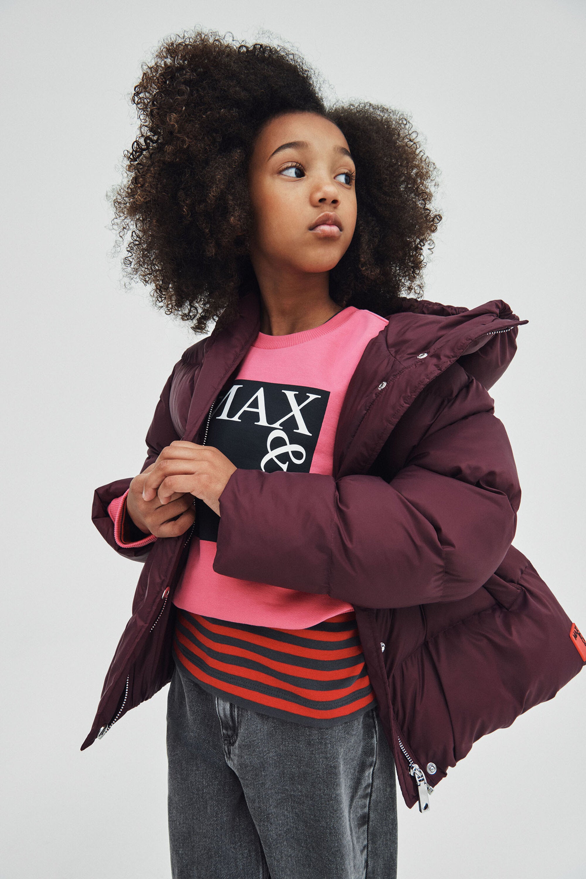 Chaqueta corta acolchada con capucha