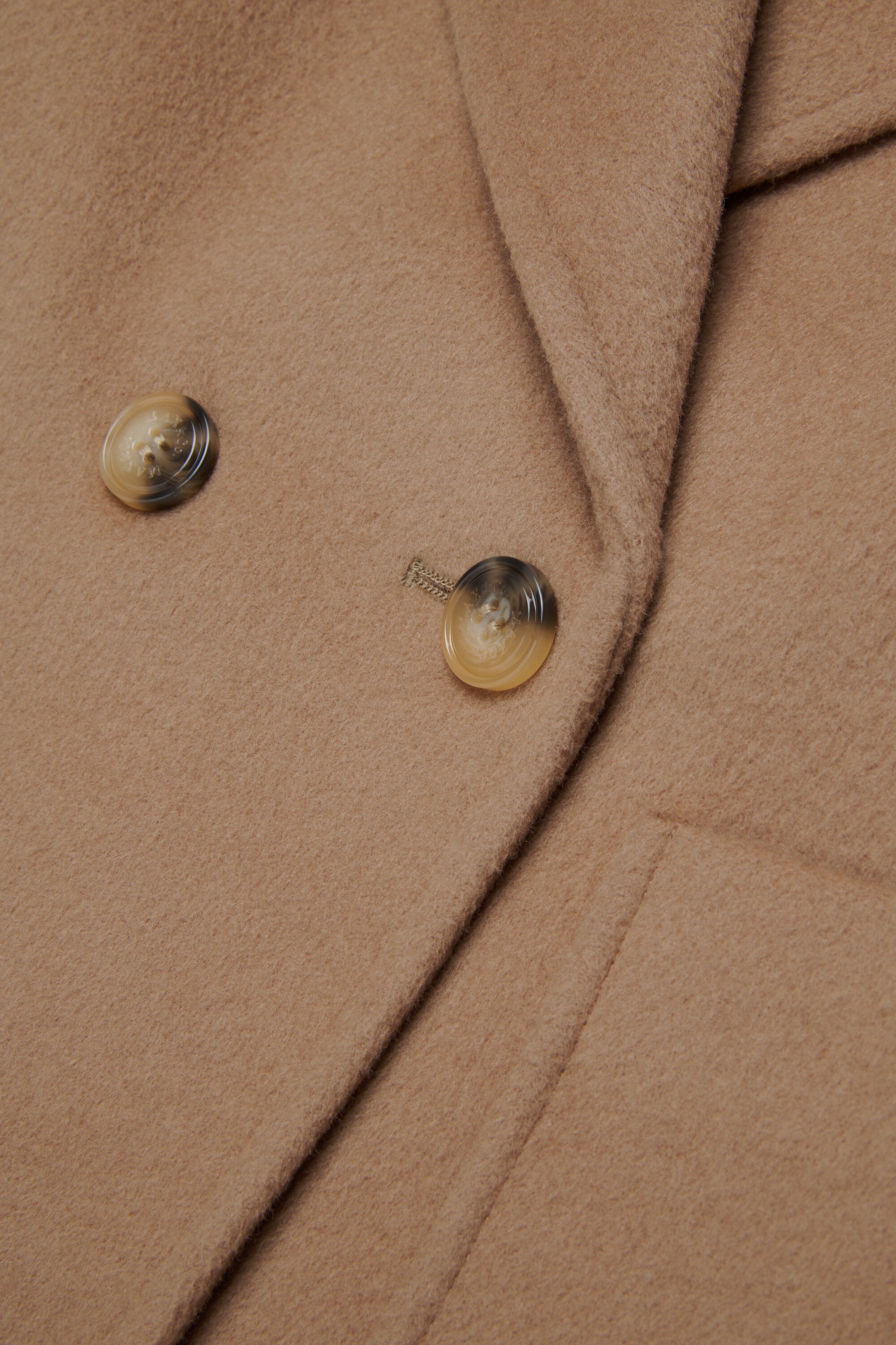 Abrigo caban de doble botonadura en lana afeitada