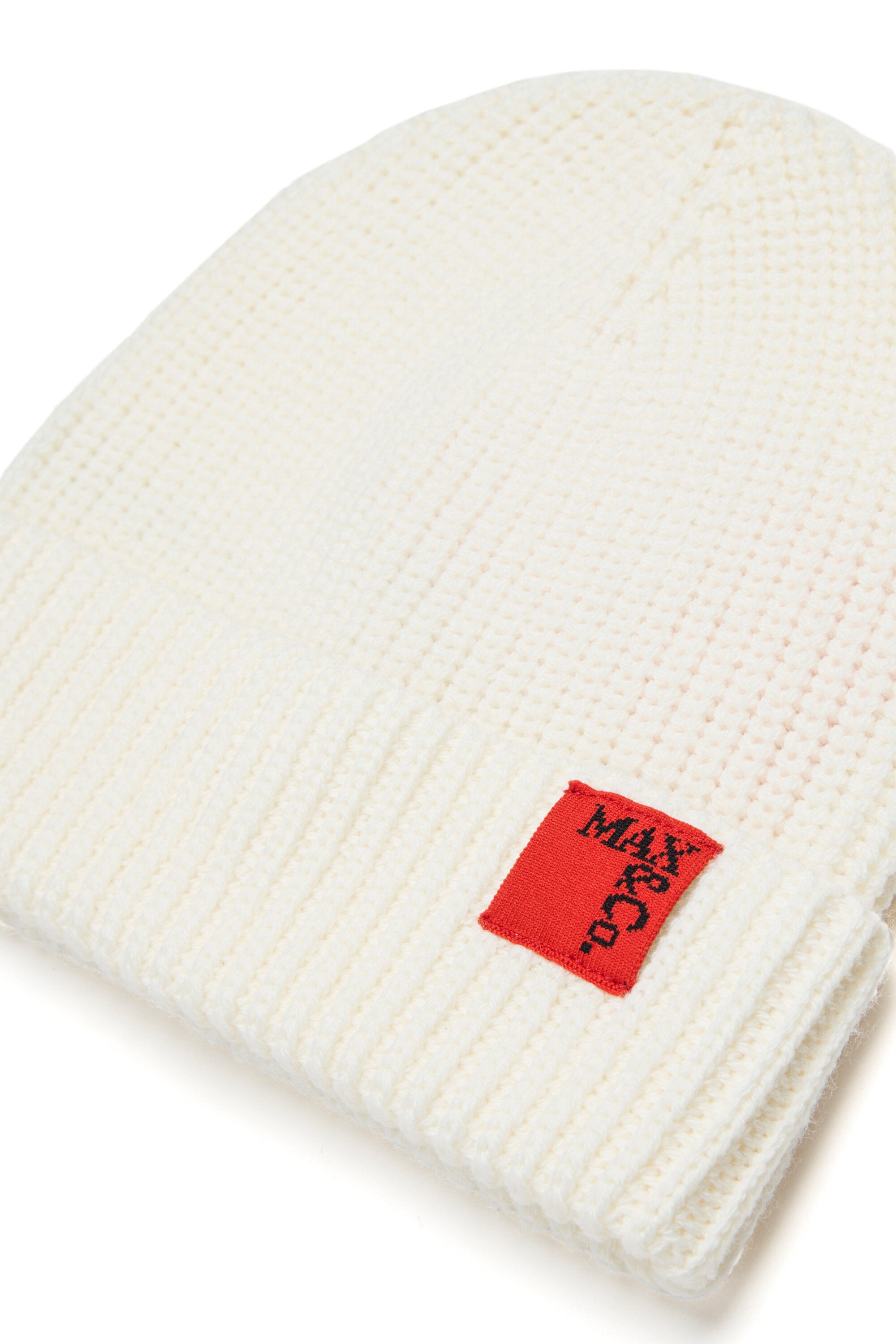 Gorro de lana con parche