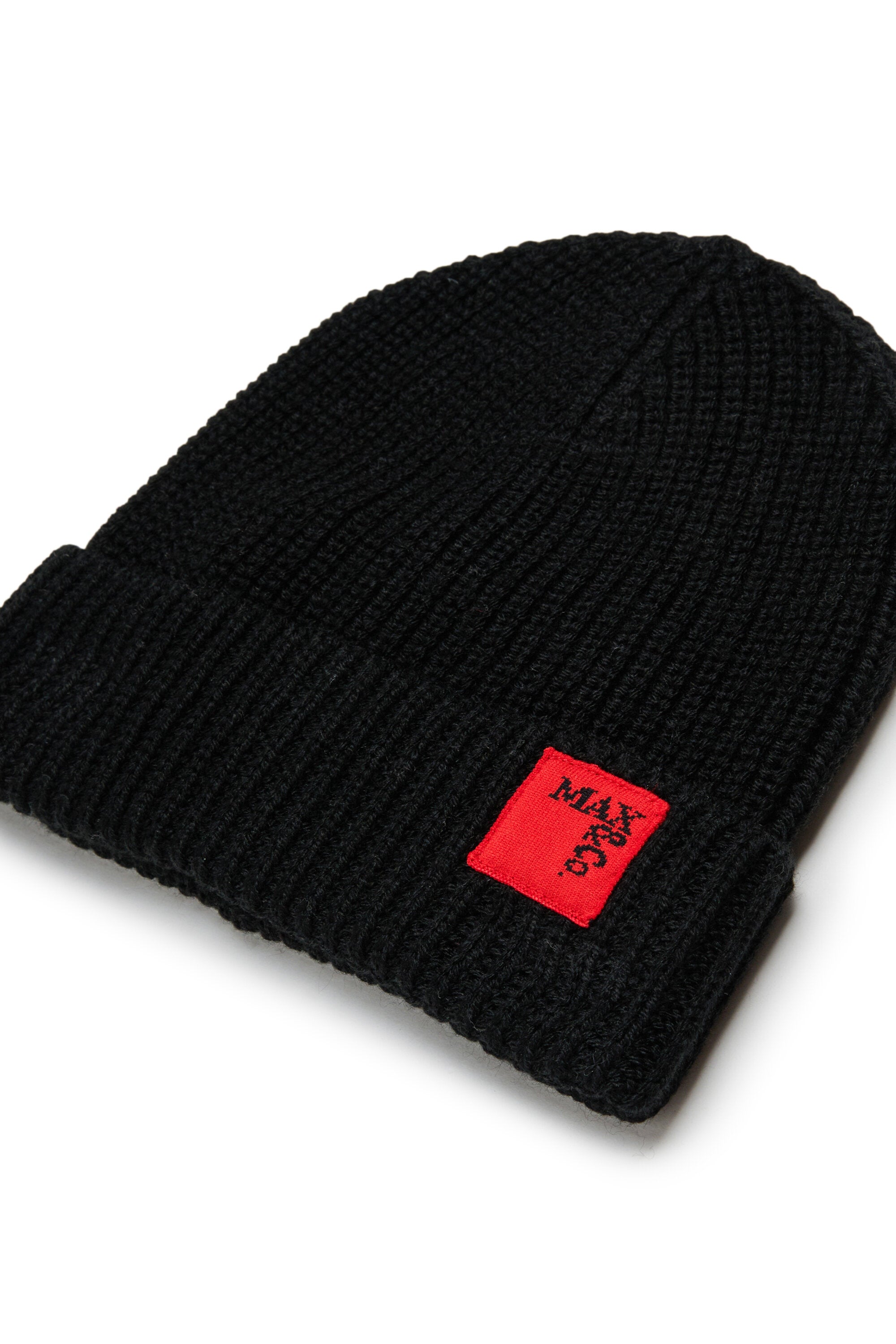 Gorro de lana con parche