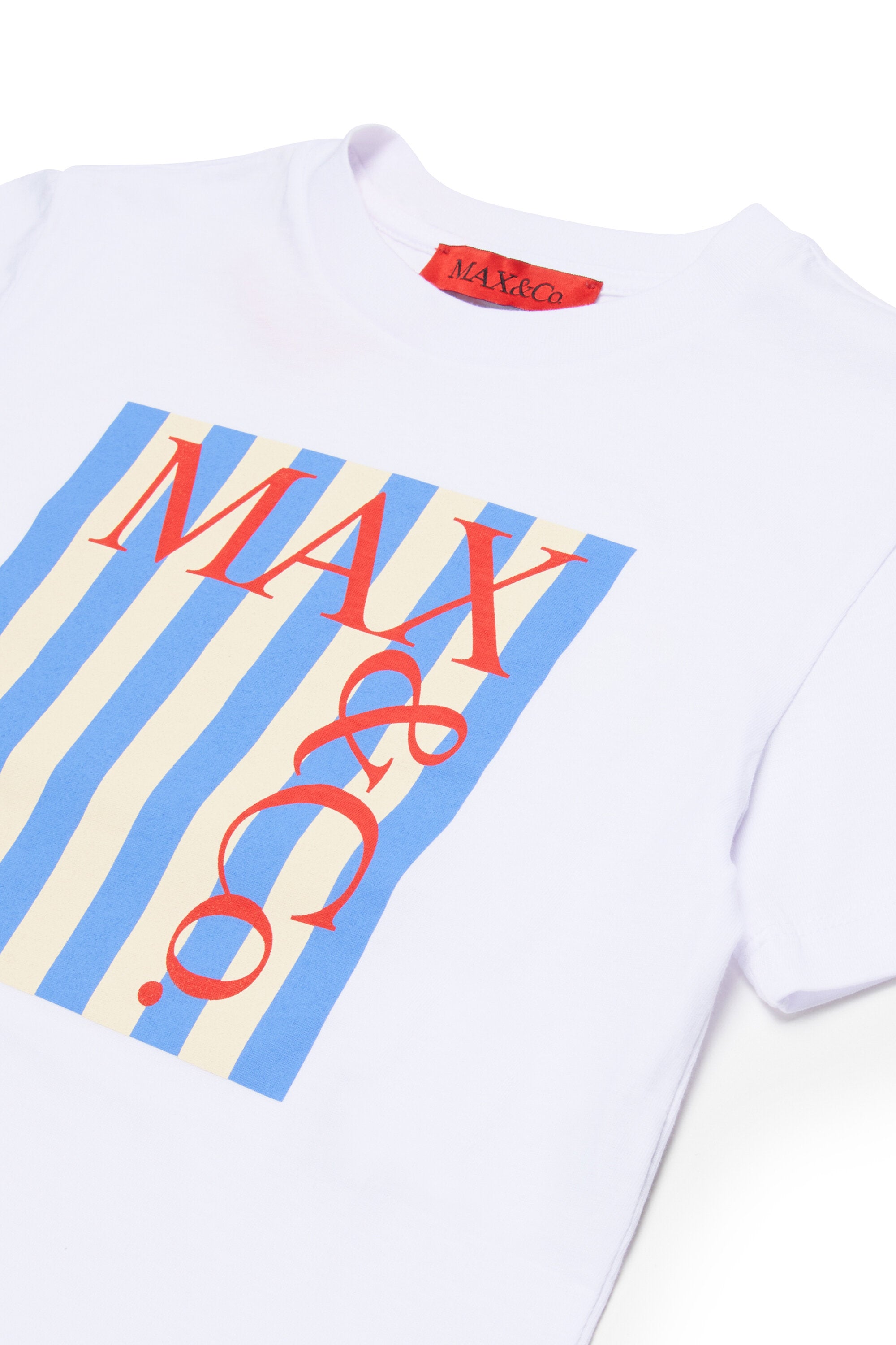 T-shirt with oversized front logo