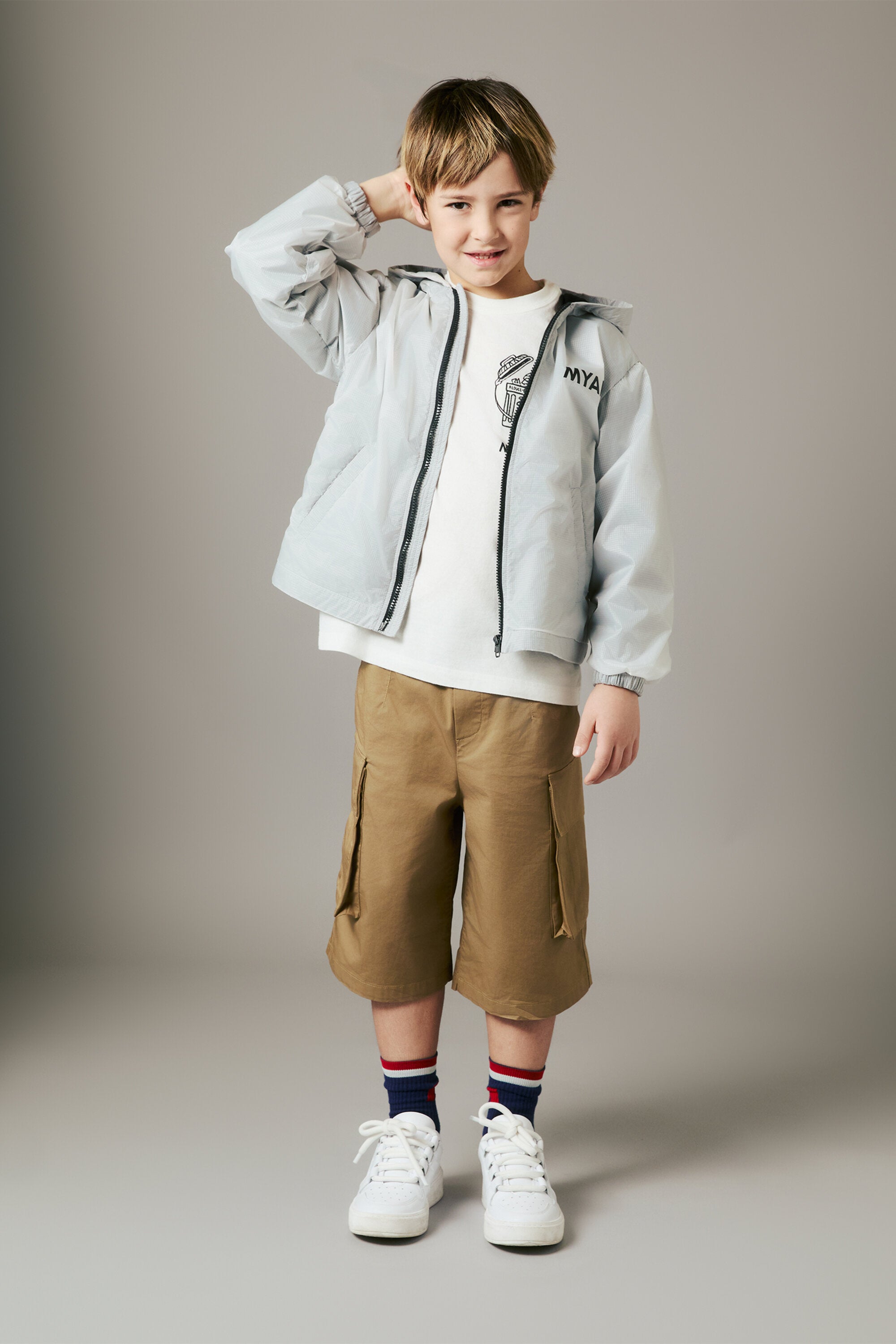 Shorts cargo en tejido deadstock con logo MYAR