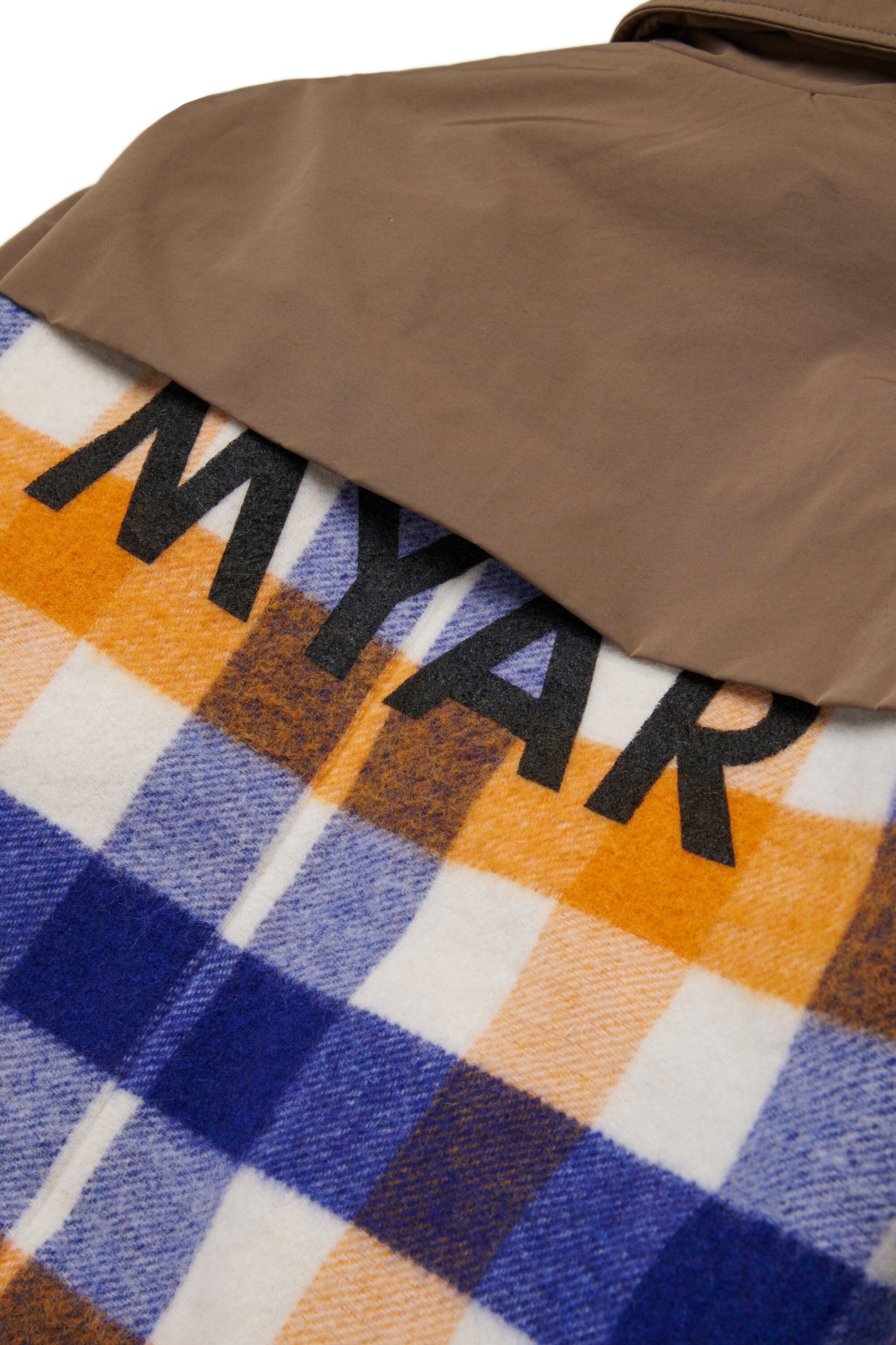 Trench con bolsillo para brújula