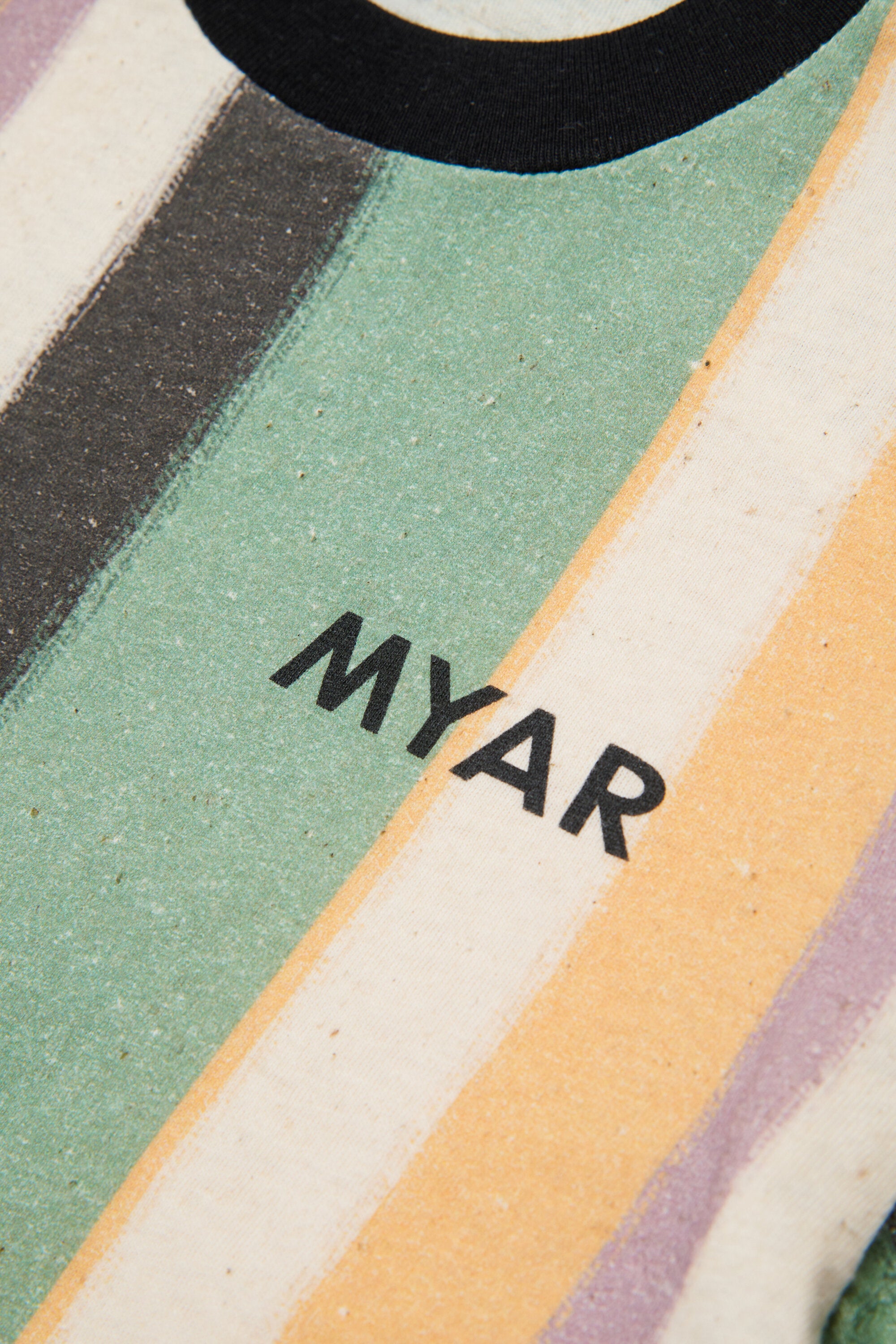 Camiseta de cuello redondo con logo