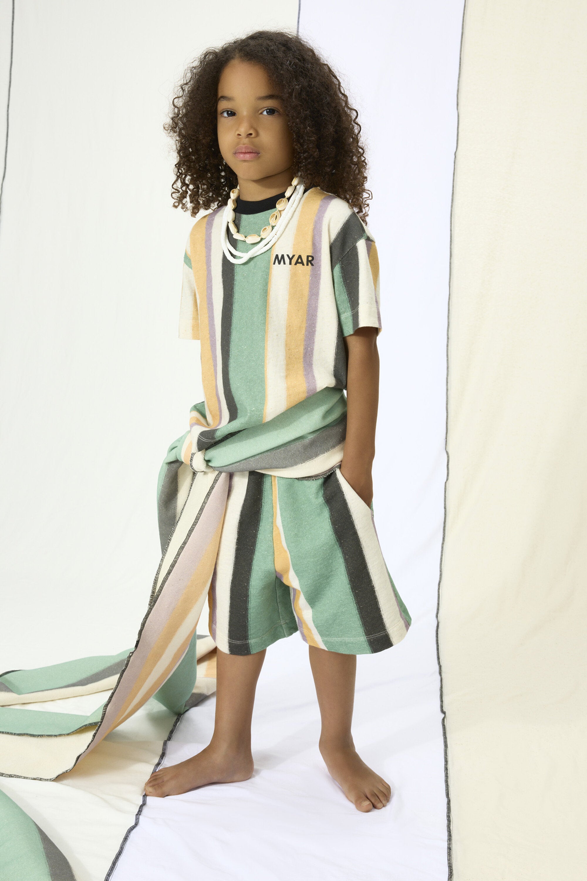 Camiseta de cuello redondo con logo