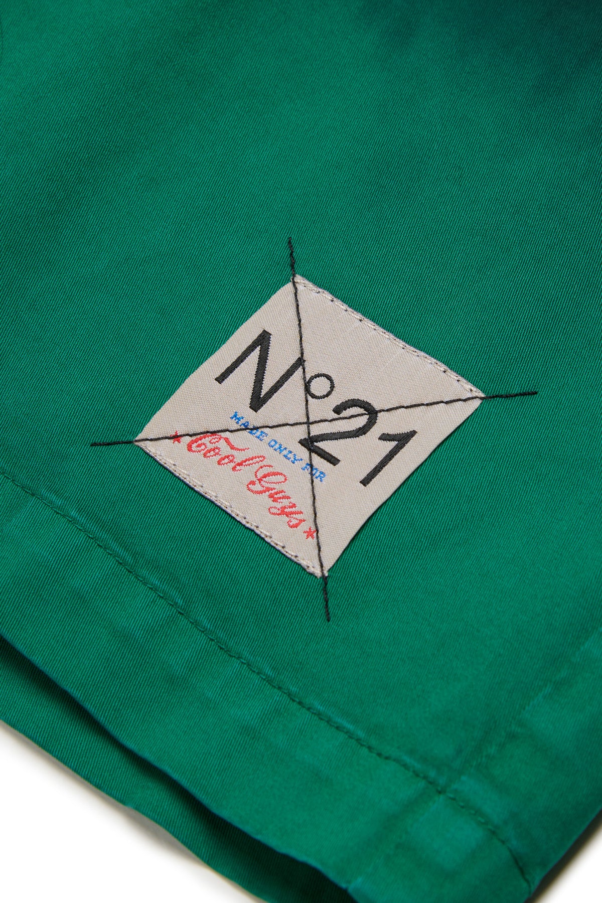 Shorts efecto degradado con logo