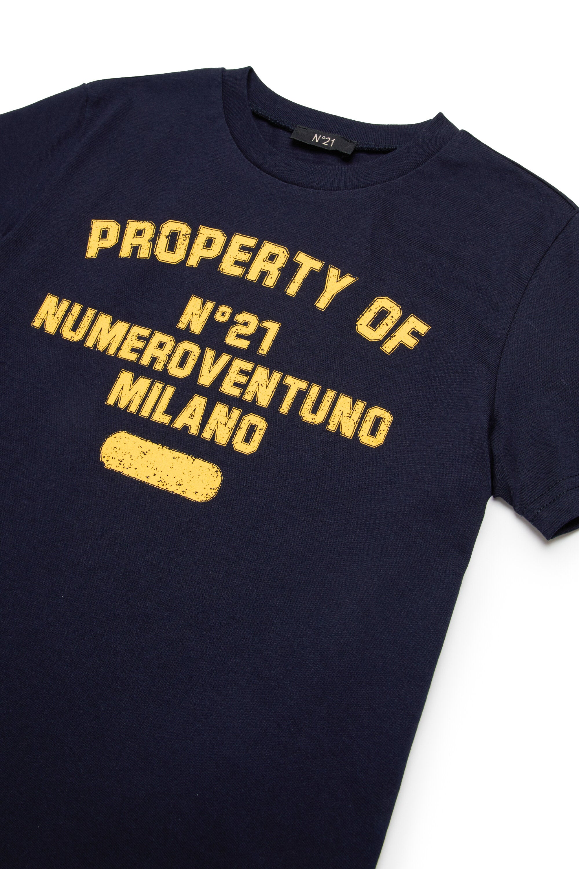 Camiseta con marca Property of N°21