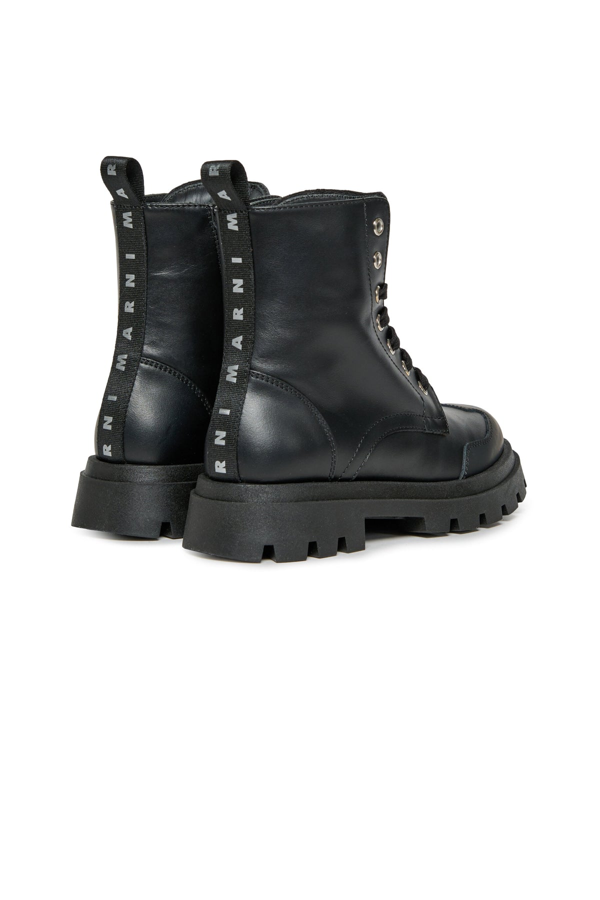 Botas militares con logo en la puntera