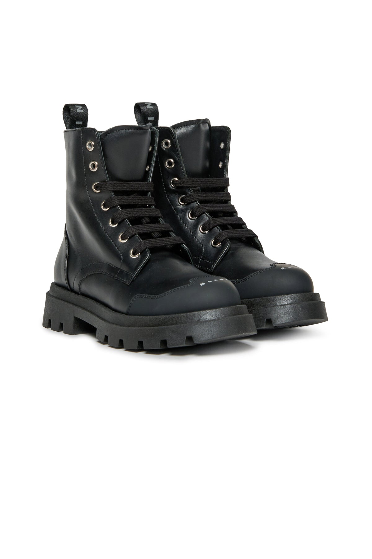 Botas militares con logo en la puntera