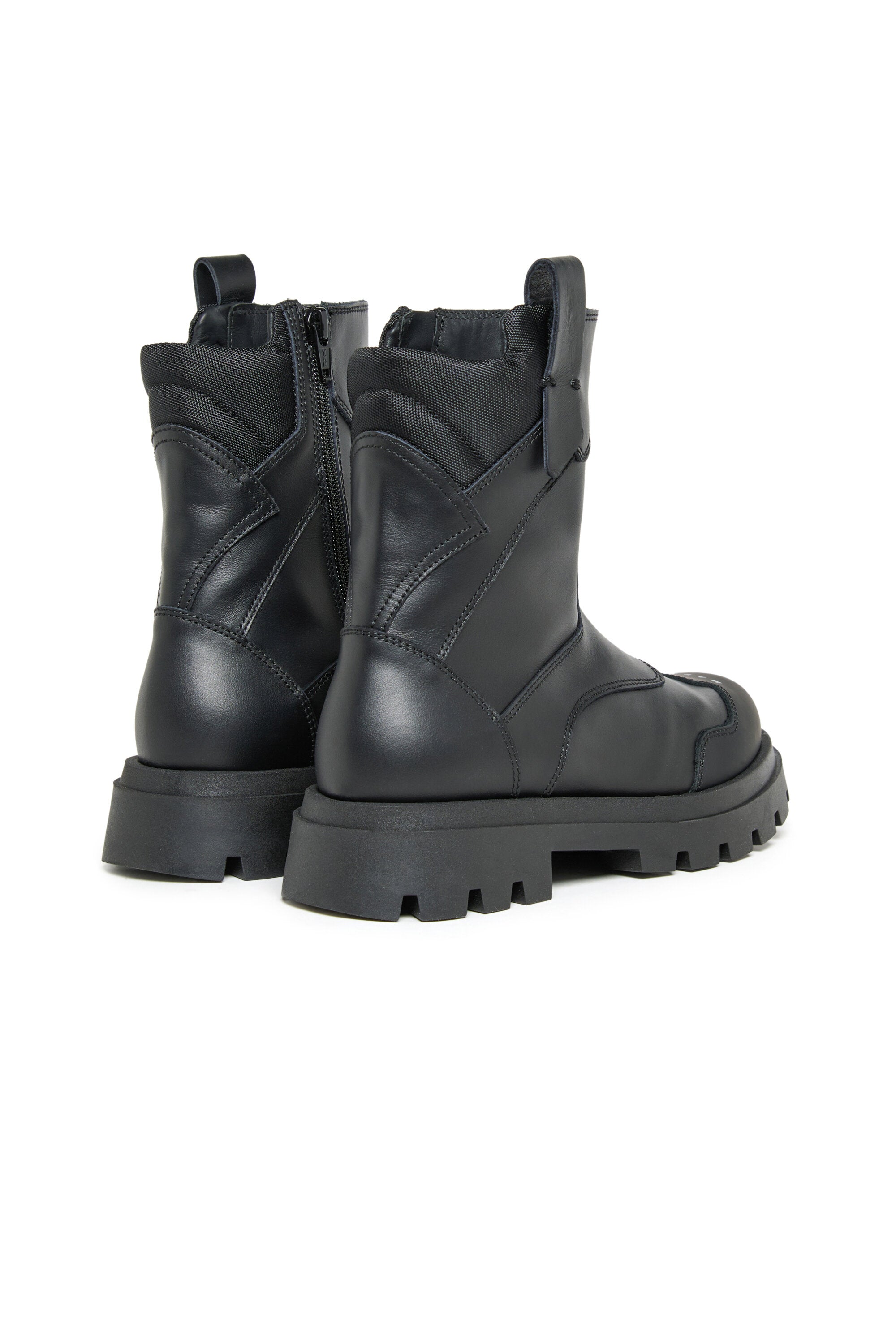 Low leather boots with logo