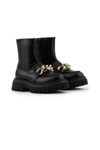Black boots with chain