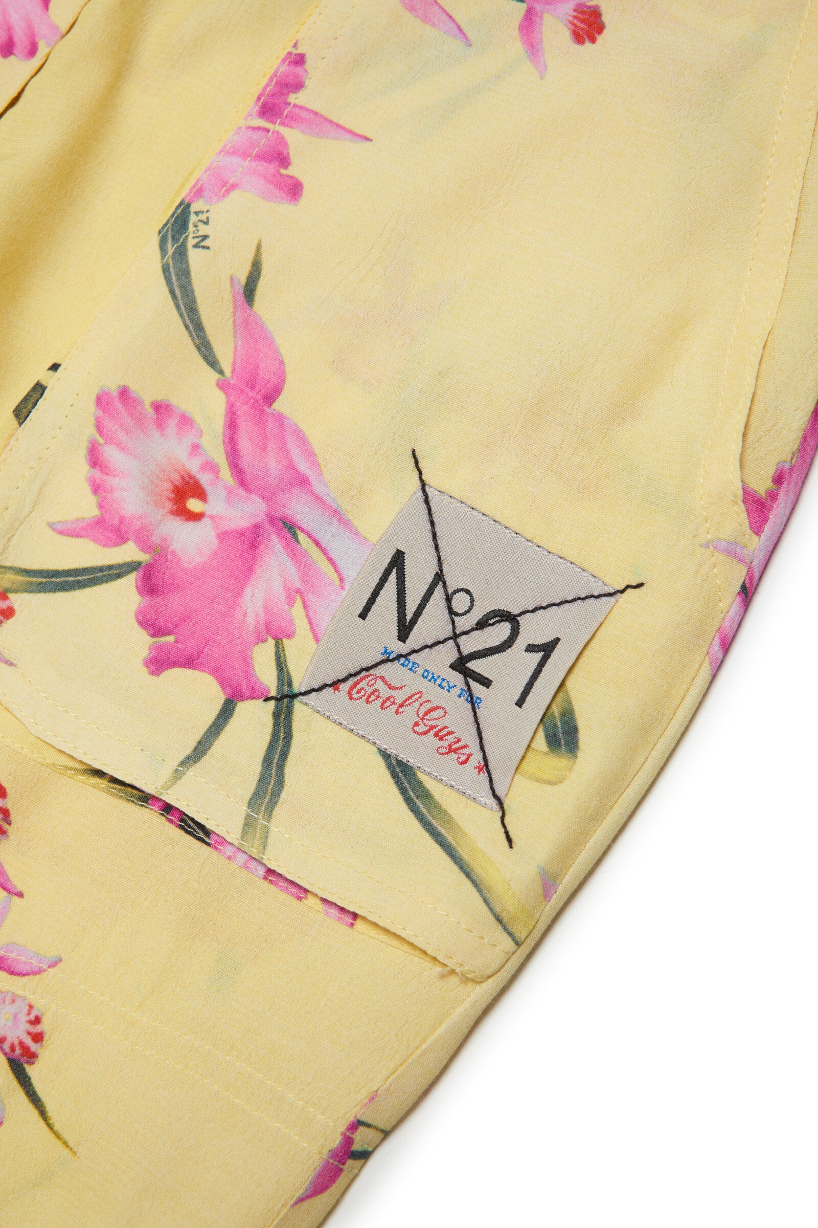 Yellow multi-pocket cargo trousers in crêpe with floral print